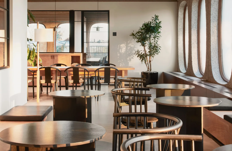 Industrial coworking hall showing member advantages